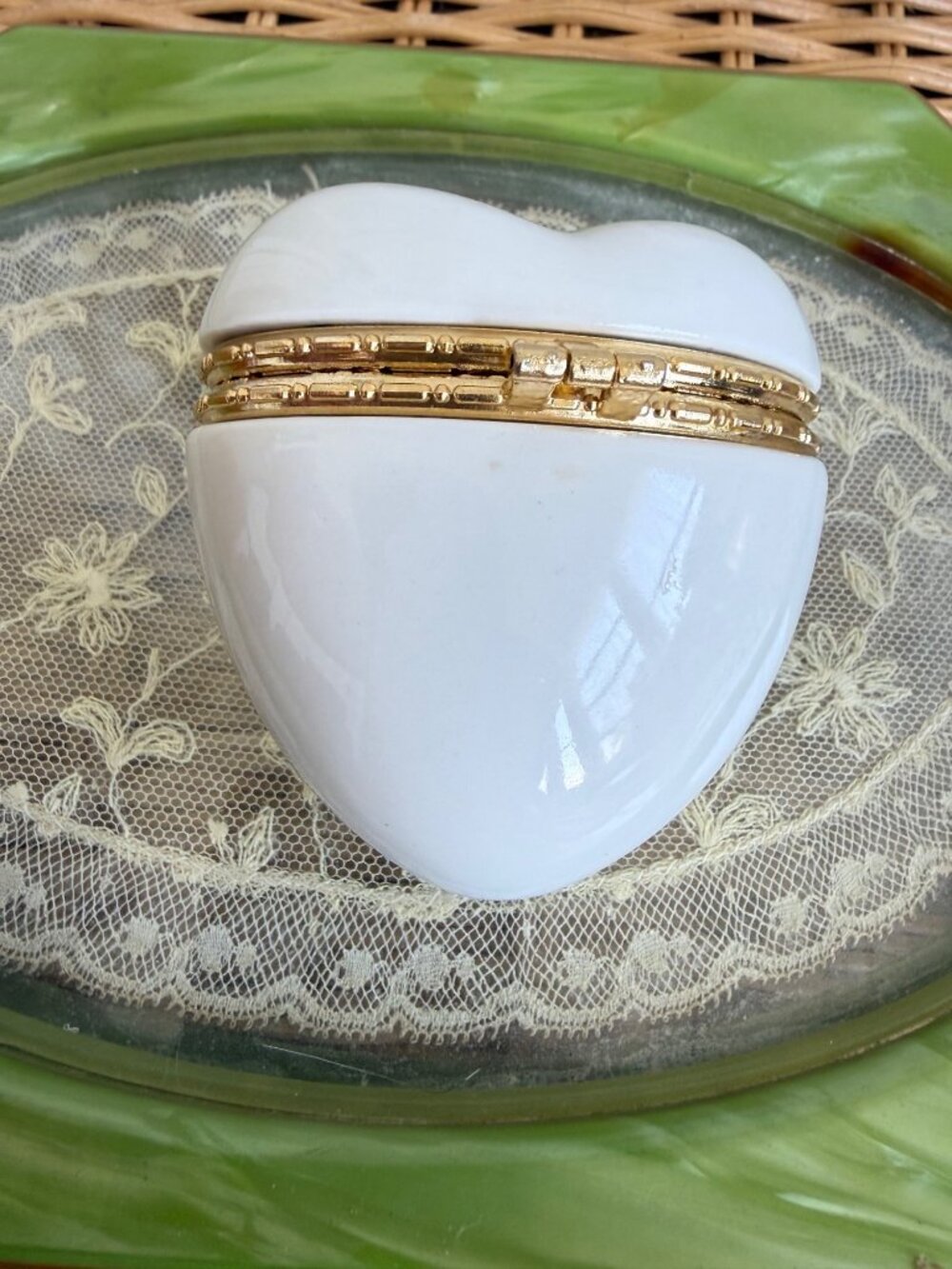 Vintage 90's Heart Porcelain Trinket Box Painted Violet Flowers Cottage Core - Picture 4 of 8